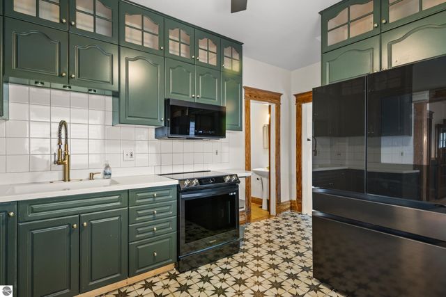 1024 W Front Street, Traverse City, MI 49684