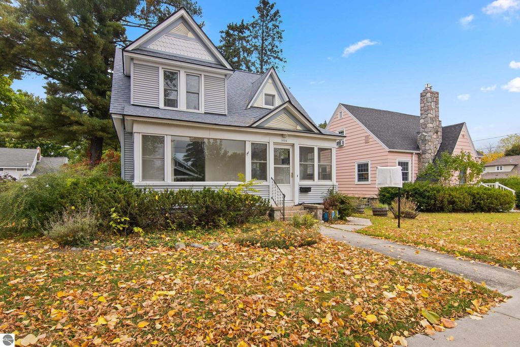 1024 W Front Street, Traverse City, MI 49684