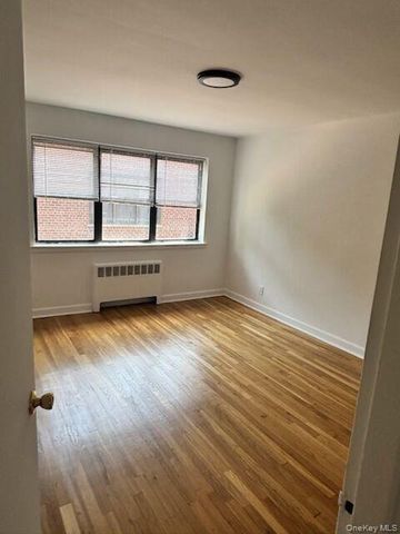 33 Van Wart Avenue, White Plains, NY 10606