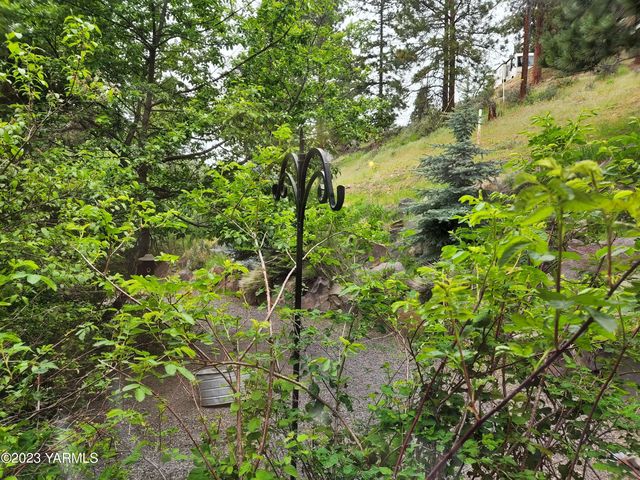 14751 Hwy 410, Naches, WA 98937