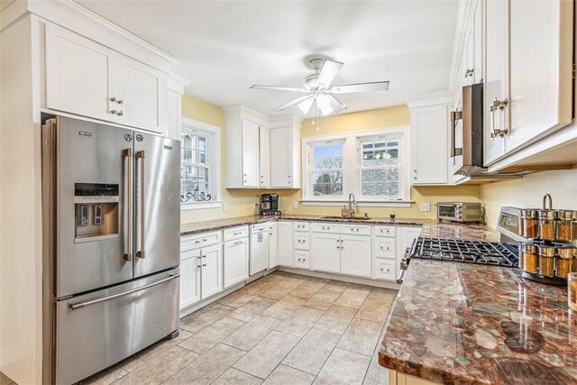 300 Farmington Avenue, Cranston, RI 02920