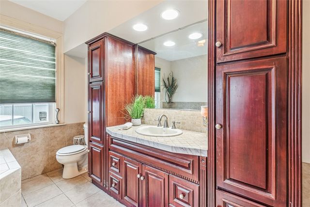 300 Farmington Avenue, Cranston, RI 02920