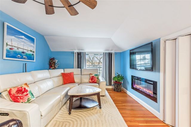 300 Farmington Avenue, Cranston, RI 02920