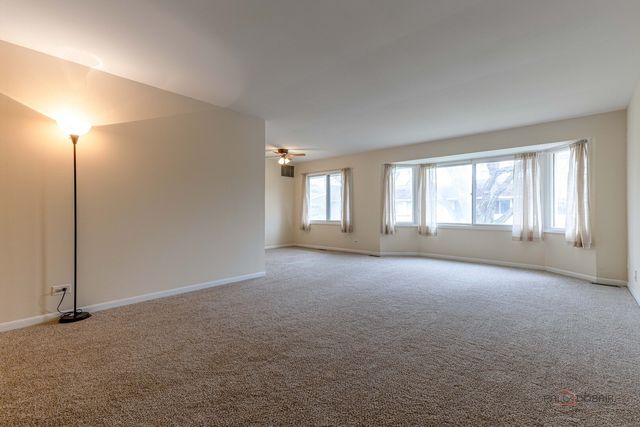 3004 Roberts Drive 8, Woodridge, IL 60517