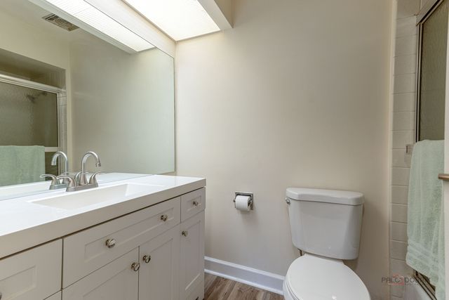 3004 Roberts Drive 8, Woodridge, IL 60517