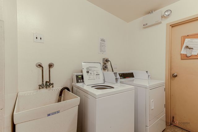 3004 Roberts Drive 8, Woodridge, IL 60517