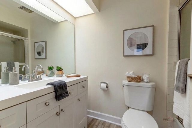 3004 Roberts Drive 8, Woodridge, IL 60517