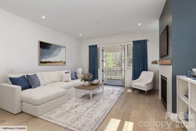 40 Hidden Pond Lane, Brevard, NC 28712