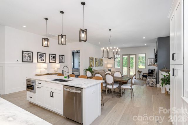 40 Hidden Pond Lane, Brevard, NC 28712