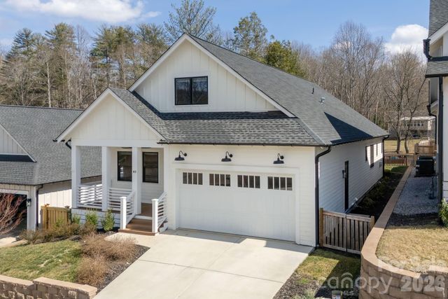 40 Hidden Pond Lane, Brevard, NC 28712