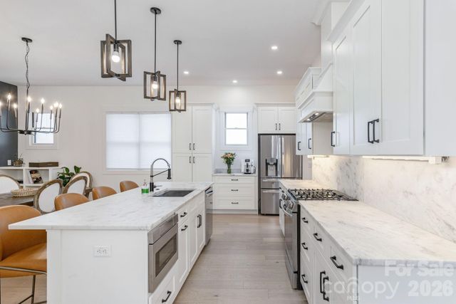 40 Hidden Pond Lane, Brevard, NC 28712