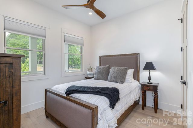 40 Hidden Pond Lane, Brevard, NC 28712