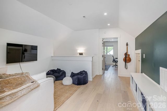 40 Hidden Pond Lane, Brevard, NC 28712