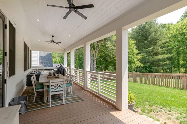 40 Hidden Pond Lane, Brevard, NC 28712