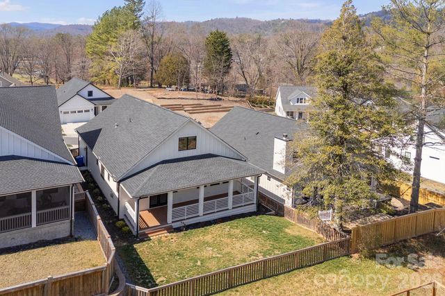 40 Hidden Pond Lane, Brevard, NC 28712