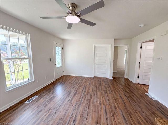 4982 Follansbee Road, Winston-salem, NC 27127