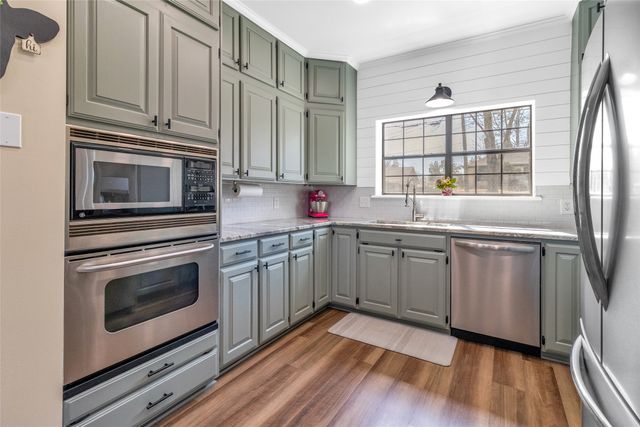 1109 Sherwood Street, Gladewater, TX 75647