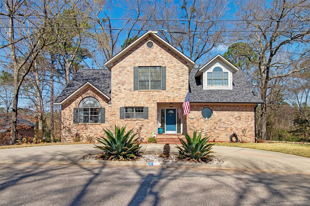 1109 Sherwood Street, Gladewater, TX 75647
