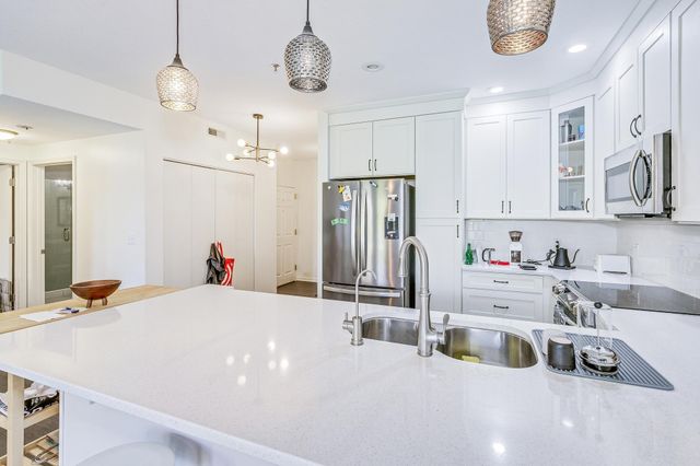 660 N 2nd Street 303, Minneapolis, MN 55401