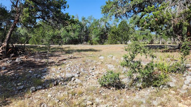 104 Stonegate LN, Dripping Springs, TX 78620