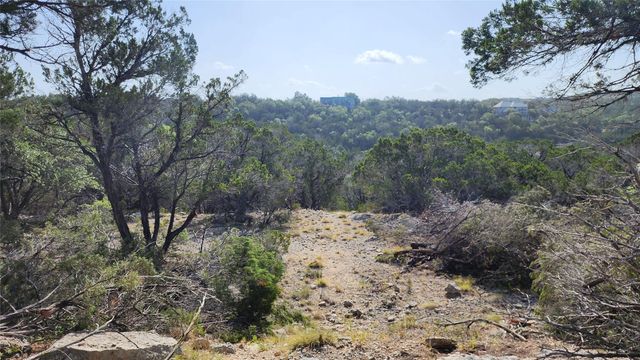 104 Stonegate LN, Dripping Springs, TX 78620