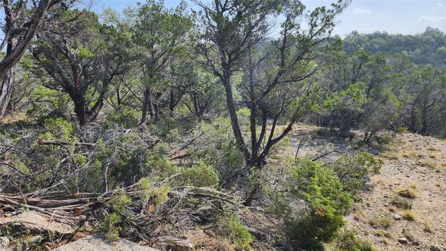 104 Stonegate LN, Dripping Springs, TX 78620