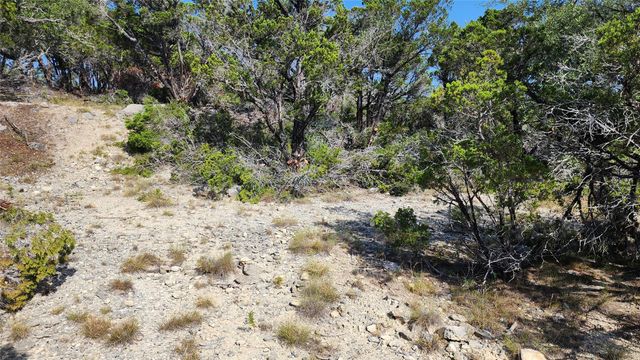 104 Stonegate LN, Dripping Springs, TX 78620