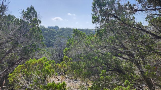 104 Stonegate LN, Dripping Springs, TX 78620
