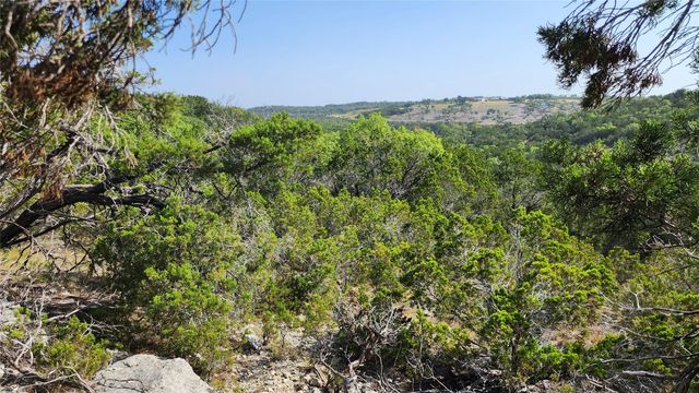104 Stonegate LN, Dripping Springs, TX 78620