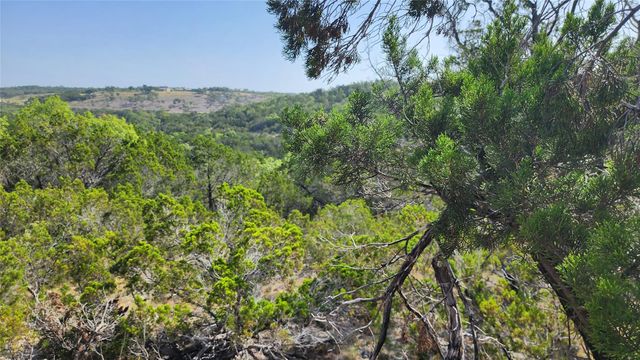 104 Stonegate LN, Dripping Springs, TX 78620