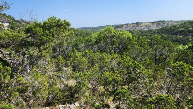 104 Stonegate LN, Dripping Springs, TX 78620