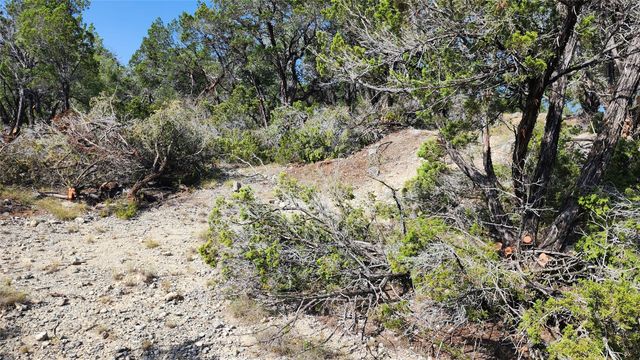 104 Stonegate LN, Dripping Springs, TX 78620
