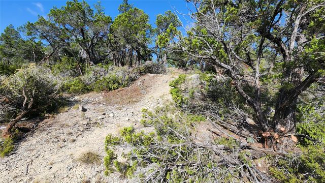 104 Stonegate LN, Dripping Springs, TX 78620