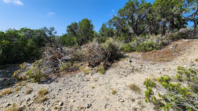 104 Stonegate LN, Dripping Springs, TX 78620