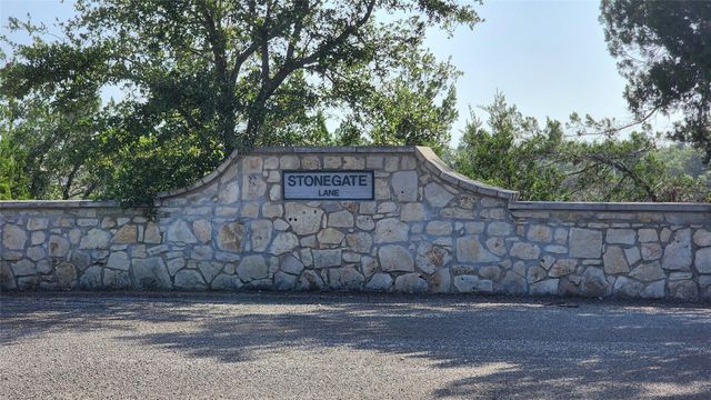 104 Stonegate LN, Dripping Springs, TX 78620