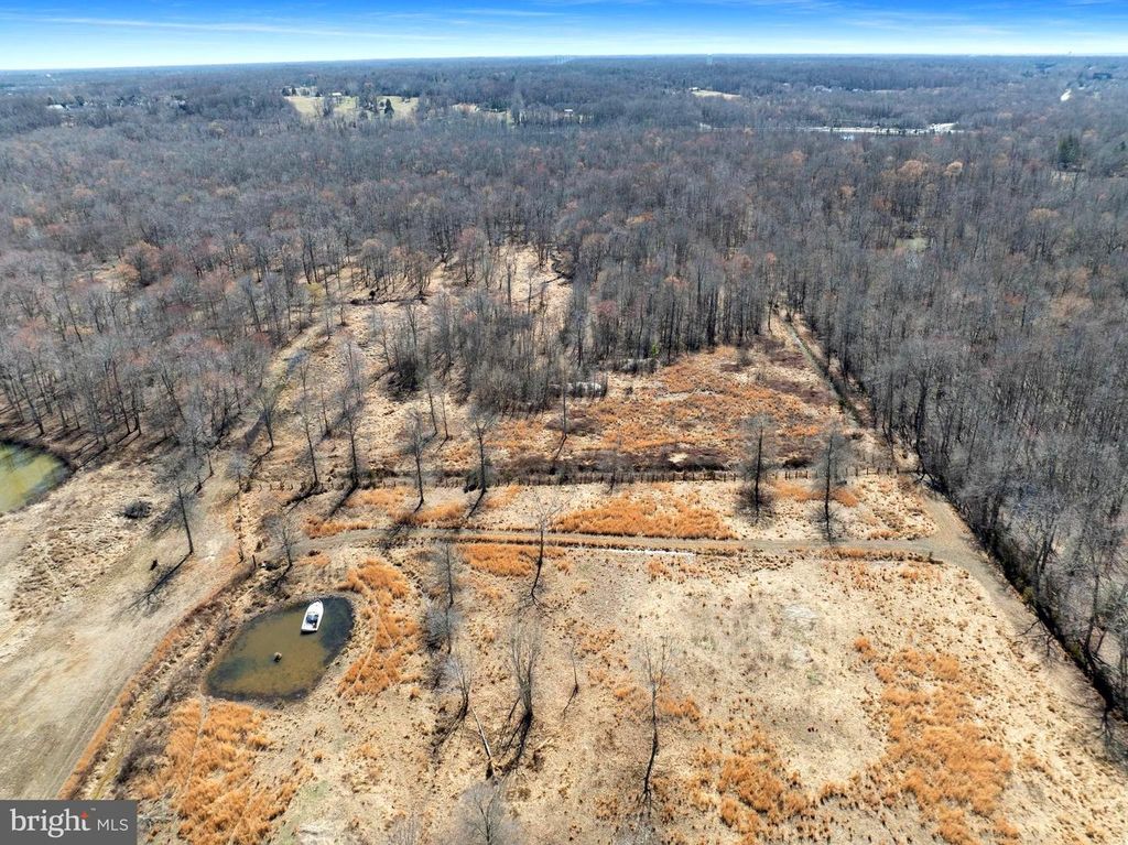 Image 7 of property listing at 16420 CEDAR LAWN DR, Waldorf, MD 20601