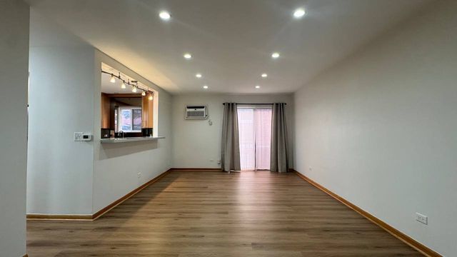 1650 Mill Street 206, Des Plaines, IL 60016