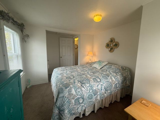 36 Wankinquoah Ave, Wareham, MA 02571