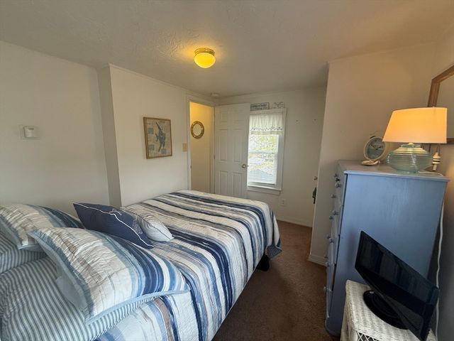 36 Wankinquoah Ave, Wareham, MA 02571