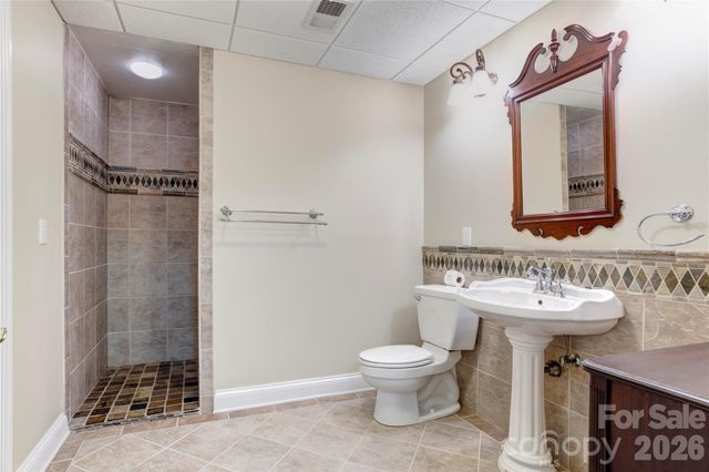 6015 Graburns Ford Drive, Charlotte, NC 28269