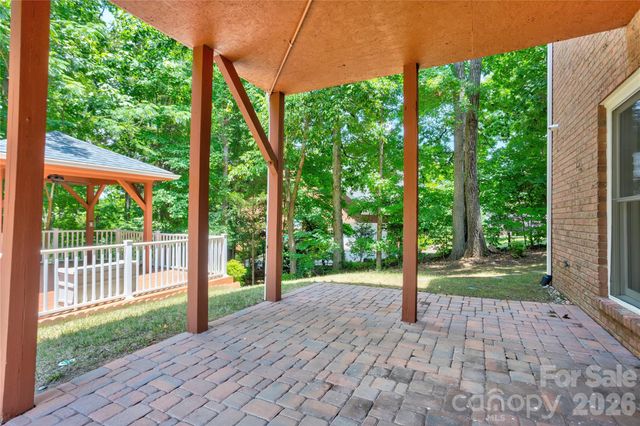 6015 Graburns Ford Drive, Charlotte, NC 28269
