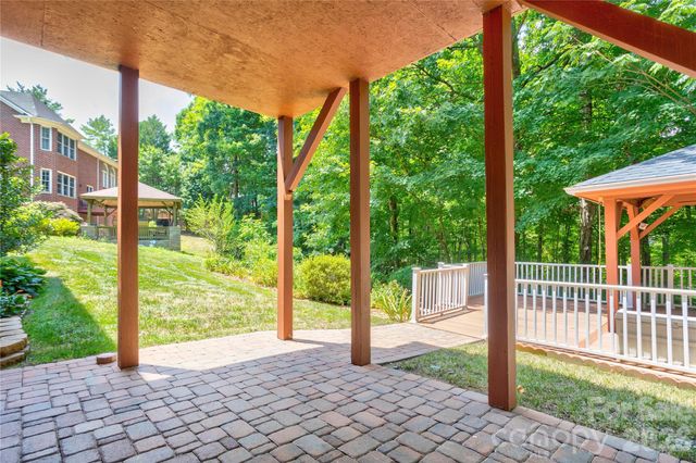 6015 Graburns Ford Drive, Charlotte, NC 28269