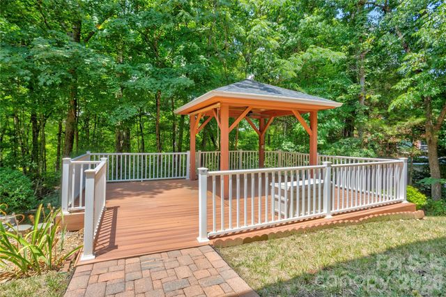 6015 Graburns Ford Drive, Charlotte, NC 28269