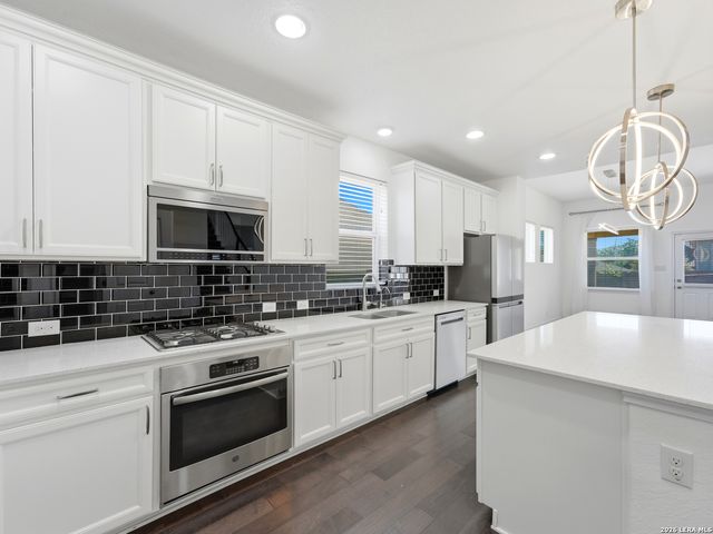 619 HIDDEN VIEW ST, New Braunfels, TX 78130
