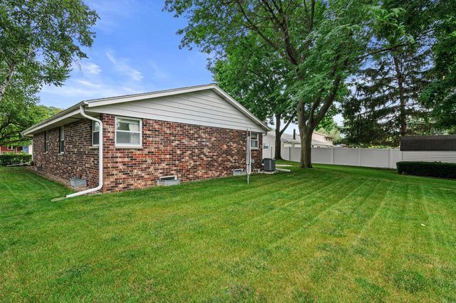 W164N10543 Timberline COURT, Germantown, WI 53022