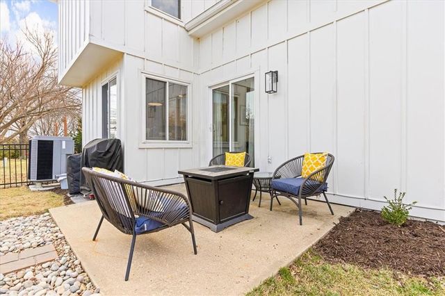 10710 W 115th Street, Overland Park, KS 66210