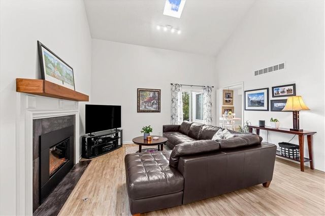 10710 W 115th Street, Overland Park, KS 66210