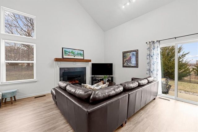 10710 W 115th Street, Overland Park, KS 66210