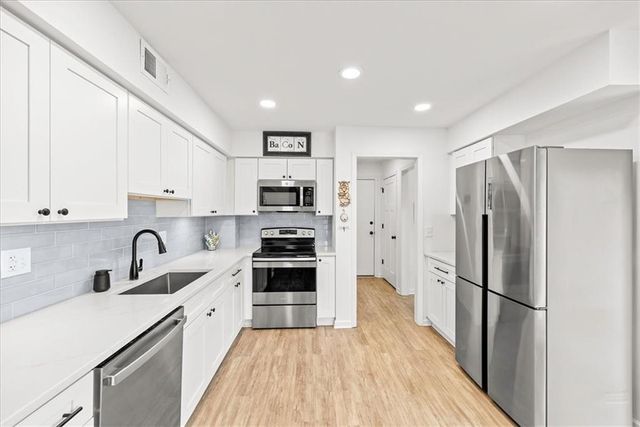 10710 W 115th Street, Overland Park, KS 66210