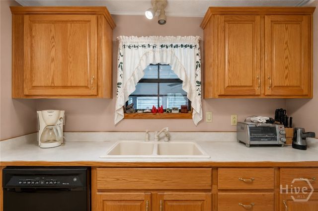 535 E 1st Street, Midway, GA 31320